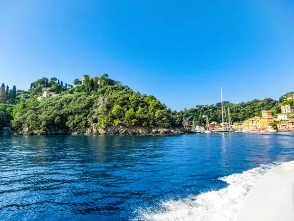 Schöne bucht mit bunten häusern in portofino, ligurien, italien — Stockfoto