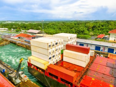 Yolcu gemisinden Panama Kanalı görüntüsü
