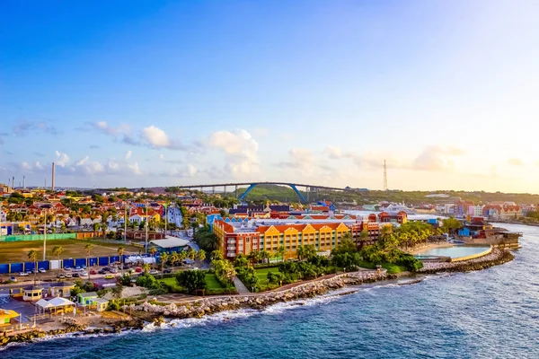 Het Caribisch gebied. Het eiland Curacao. Curacao is een tropisch paradijs in de Antillen in de Caribische zee — Stockfoto