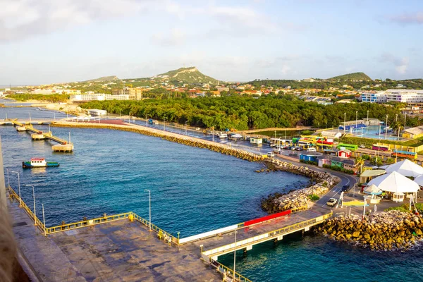 Het Caribisch gebied. Het eiland Curacao. Curacao is een tropisch paradijs in de Antillen in de Caribische zee — Stockfoto