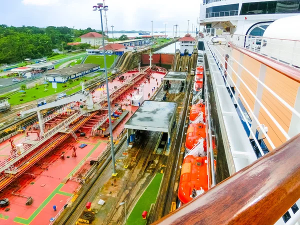 パナマのクルーズ船からのパナマ運河の眺め — ストック写真