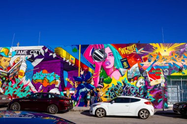 Miami, Amerika Birleşik Devletleri - 30 Kasım 2019: Art Wynwood, Miami, Usa. Wynwood, Miami Florida 'da güçlü bir sanat kültürüne sahip bir mahalledir ve her yerde duvar resimleri görülebilir..