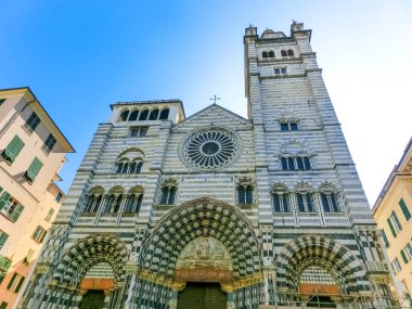 Ceneviz 'deki Cattedrale di San Lorenzo' ya giden insanlar