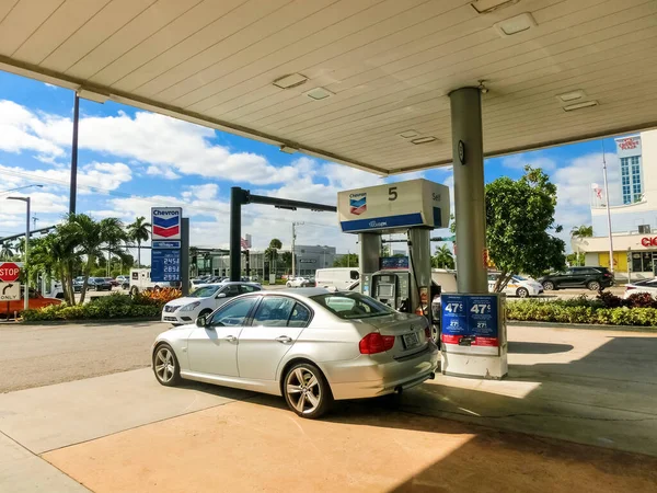 Fort Lauderdale December 2019 People Fill Cars Chevron Gas Station — 스톡 사진