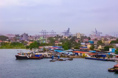 Kolon, Panama 'nın Karayip Denizi kıyısında bir deniz limanıdır..