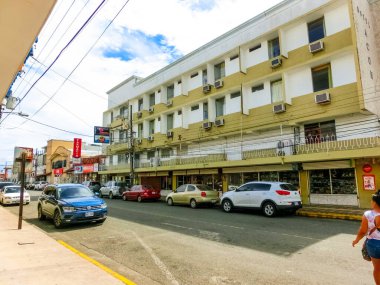 Puerto Limon, Kosta Rika - 8 Aralık 2019: Porto Limonu yolcu gemisindeki tipik bir cadde