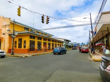 Puerto Limon, Kosta Rika - 8 Aralık 2019: Kosta Rika 'nın Porto Limonu yolcu gemisindeki tipik bir cadde.