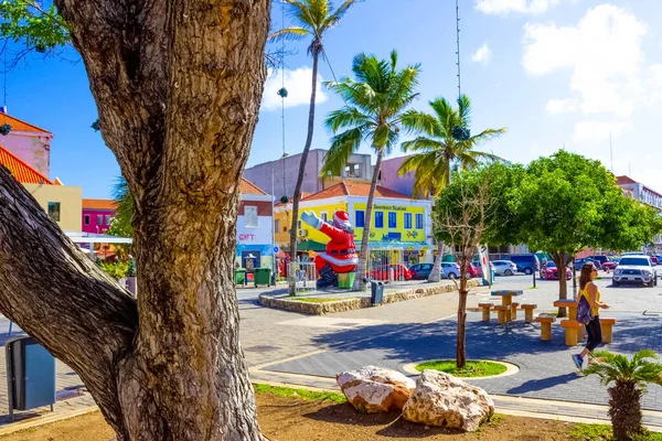 Willemstad Curaçao Holanda Dezembro 2019 Pessoas Rua Com Edifícios Coloridos — Fotografia de Stock