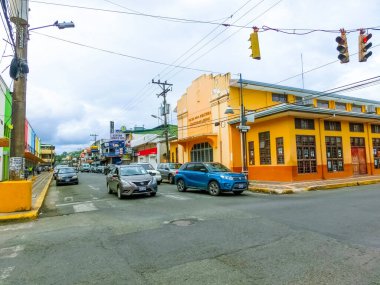 Puerto Limon, Kosta Rika - 8 Aralık 2019: Kosta Rika 'nın Porto Limonu yolcu gemisindeki tipik bir cadde.