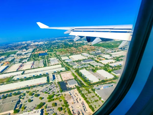晴れた日の飛行機のポータルからマイアミ — ストック写真