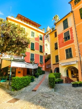 Portofino, İtalya - 13 Eylül 2019: Portofino, İtalya 'da Salvatore Ferragamo mağazası. Salvatore Ferragamo 1928 yılında kurulan bir İtalyan lüks şirketidir..