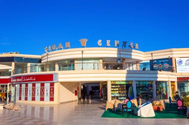 Sharm El Sheikh, Mısır - 17 Şubat 2020: Mısır 'daki Sharm El Sheikh' deki Tiran Merkezi