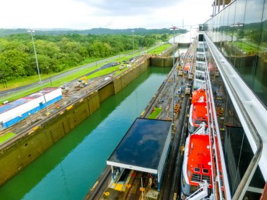 Panama Kanalı 'nın Panama' daki yolcu gemisinden görüntüsü