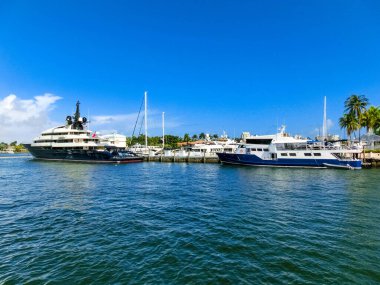Fort Lauderdale - 1 Aralık 2019 Florida Ft. Lauderdale şehri plajı ve yatları gösteriyor.
