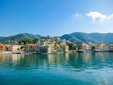 Liguria, İtalya'daki Rapallo kasabasının panoraması.
