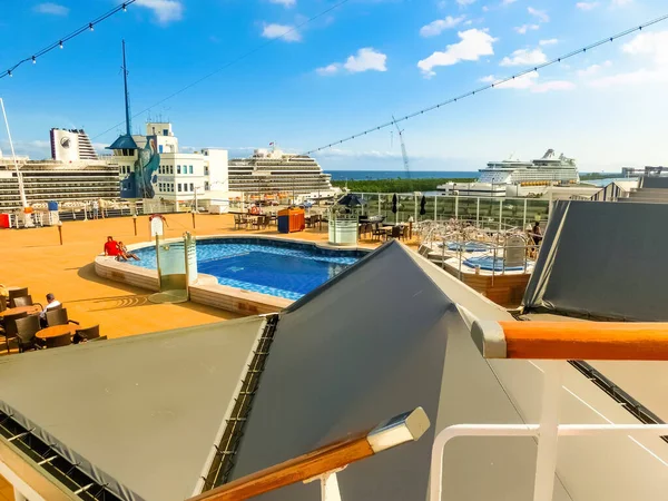 Fort Lauderdale December 2019 Upper Deck Holland America Cruise Ship — Stock Photo, Image