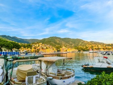 Liguria 'daki İtalya' daki küçük Rapallo kasabasının manzarası