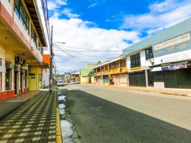 Puerto Limon, Kosta Rika - 8 Aralık 2019: Porto Limonu yolcu gemisindeki tipik bir cadde
