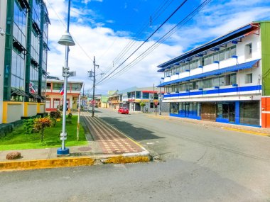 Puerto Limon, Kosta Rika - 8 Aralık 2019: Porto Limonu yolcu gemisindeki tipik bir cadde