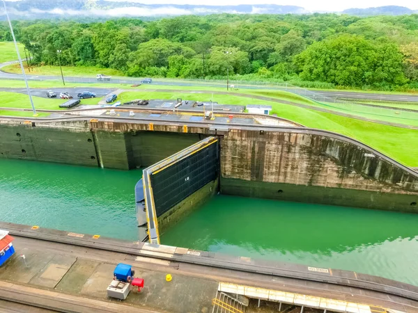 Blick Vom Kreuzfahrtschiff Auf Den Panamakanal Bei Panama — Stockfoto