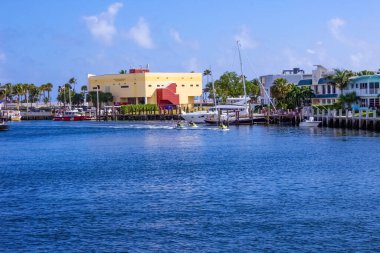 Fort Lauderdale - 11 Aralık 2019 Fort Lauderdale itfaiye istasyonu ve itfaiye teknesi 11 Aralık 2019