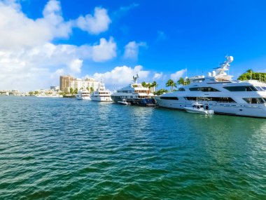 Fort Lauderdale - 1 Aralık 2019 Florida Ft. Lauderdale şehri plajı ve yatları gösteriyor.