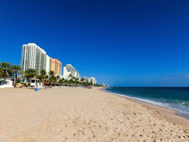 Fort lauderdale beach yakınındaki las olas Bulvarı ile ön planda farklı duvar.