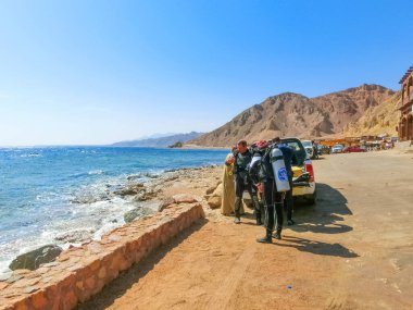 Dahab, Mısır - 17 Şubat 2020: Ünlü dalış alanı - 100 'den fazla dalgıcın öldüğü Mısır' daki Mavi Delik