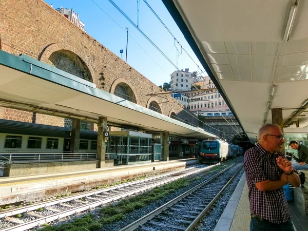 Genua Ligurien Italien September 2019 Die Menschen Bahnhof Piazza Principe — Stockfoto