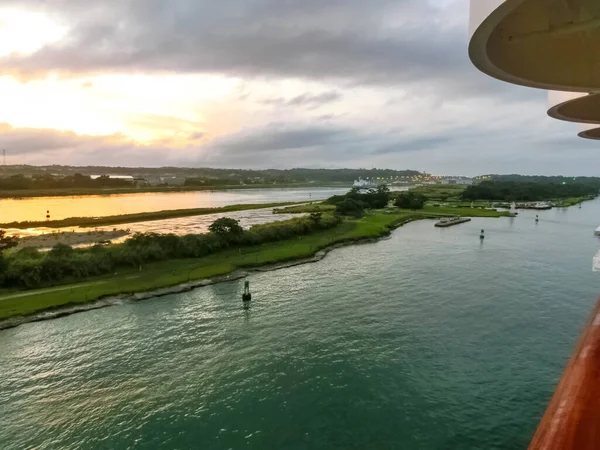 パナマのクルーズ船からのパナマ運河の眺め — ストック写真