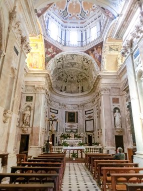 Cenova, Liguria, İtalya - 11 Eylül 2019: Cenova 'daki Piazza Banchi' de Chiesa di San Pietro