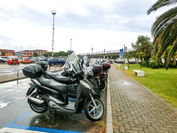 Génova Liguria Italia Septiembre 2019 Aparcamiento Motos Calle Central Centro —  Fotos de Stock