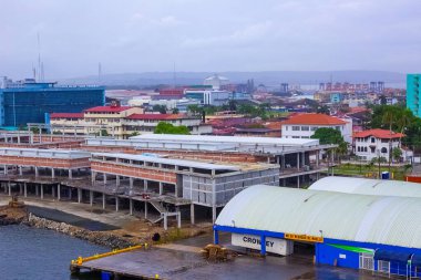 Kolon, Panama - 8 Aralık 2019, Panama Karayip Denizi kıyısında bir liman. Şehir, Panama Kanalı 'nın Karayip Denizi girişine yakındır..
