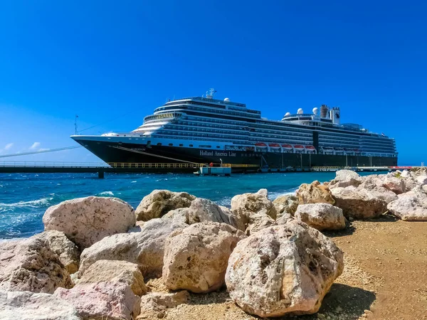 Willemstad Curacao Holandia Grudnia 2019 Statek Wycieczkowy Zacumowany Dzielnicy Punda — Zdjęcie stockowe