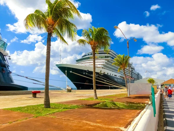 Oranjestad Aruba December 2019 Mensen Die Buurt Van Cruiseschip Holland — Stockfoto