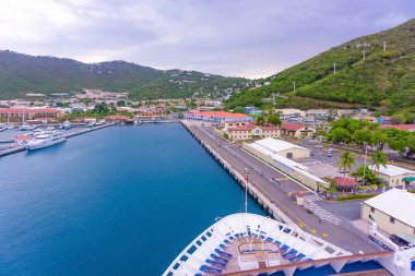 St. Thomas, ABD Virgin Adaları - 16 Mayıs 2016: St. Thomas 'taki manzara, ABD Virjin Adaları' ndaki Charlotte Amalie 'de 16 Mayıs 2016.
