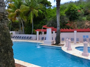 St. Thomas, ABD Virgin Adaları - 16 Mayıs 2016: Karayipler 'deki Marriott Frenchmans Cove tatil köyündeki havuz Sabah Yıldızı