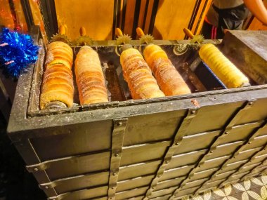 Geleneksel Çek sokak yemekleri - Prag 'da Trdelnik