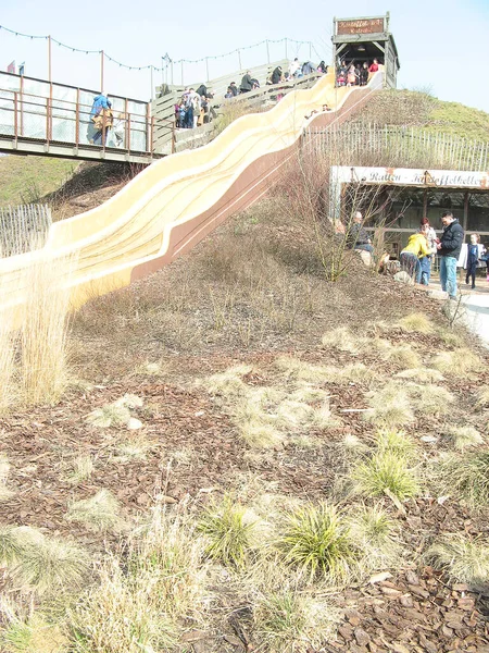 Elstal Brandemburgo Alemanha Março 2018 Pessoas Moderno Parque Infantil Karls — Fotografia de Stock