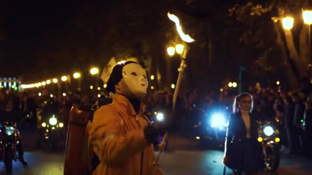 Kharkiv, Ukraine - Oct 27, 2019: fire thrower man at Halloween festival — Stock Video