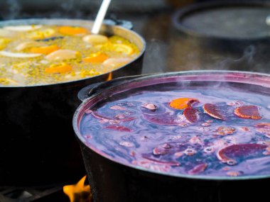 Mulled wine and cider in big bowls at street stand