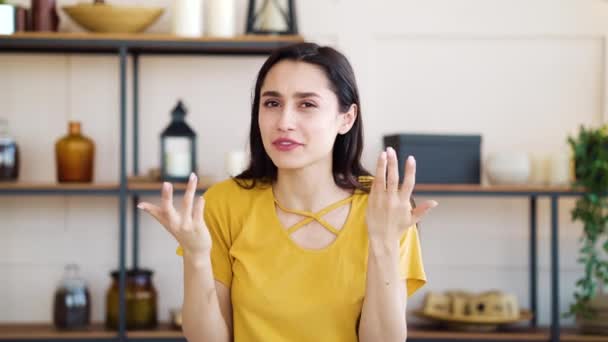 Stressed girl squinting eyes and gesturing emotionally at home — Stock Video