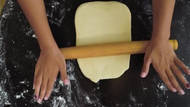 Closeup top view young girl hands rolling dough with rolling pin C — ストック動画