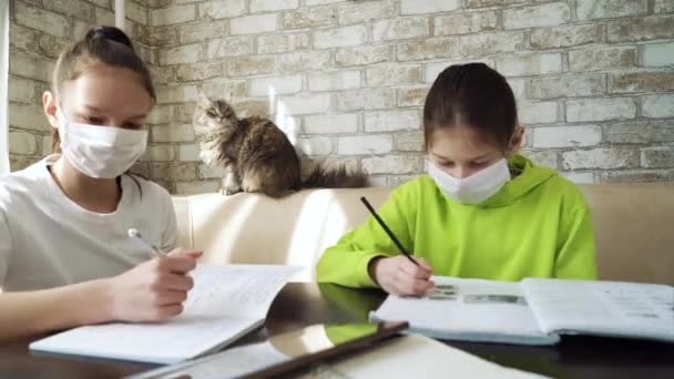 Children in medical masks studying at home during coronavirus quarantine — Stock Video