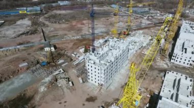 Yeni şehir bölgesinde yapım aşamasındaki çok katlı binaların havası