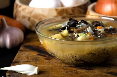  çorba mantar cam kase tahta kaşık 