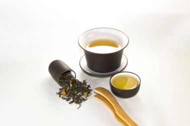 fincan yeşil tee ile enfiye