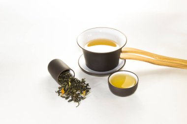 fincan yeşil tee ile enfiye