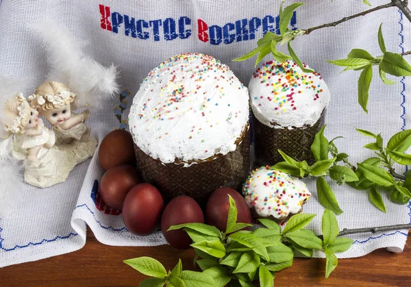 Kulich, Easter cakes and eggs — Stock Photo, Image