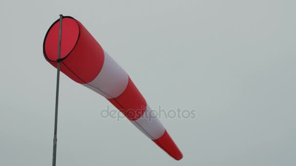 Red and white windsock — Stock Video